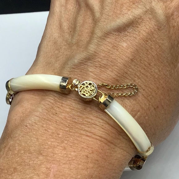 🌺Vintage Gold & Mother of Pearl Bracelet - Picture 3 of 15